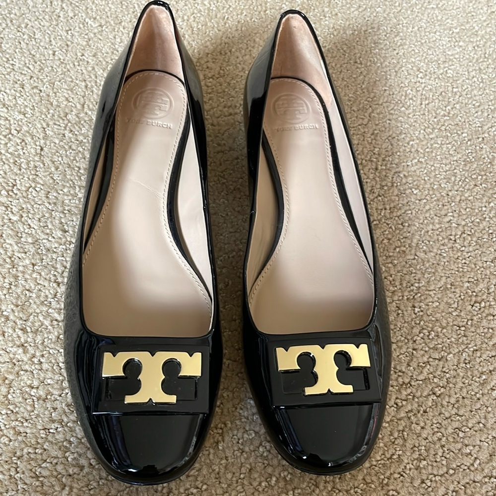 Stunning Tory Burch patent leather 1 in heels!

Women’s size 8.5

Never worn